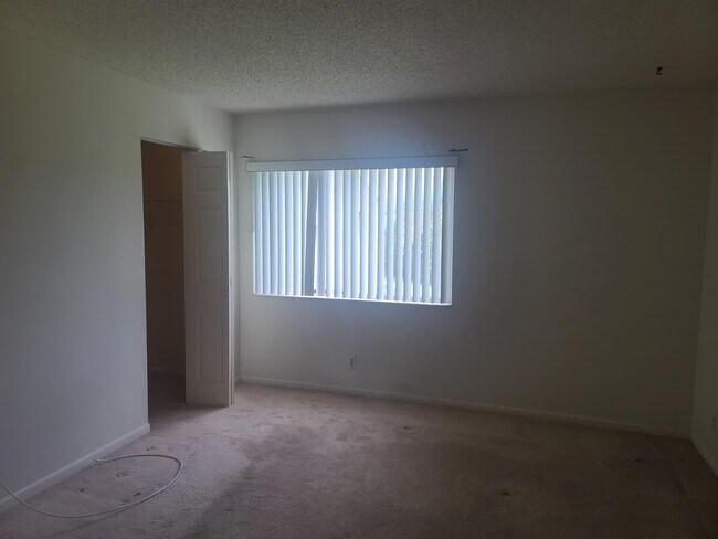 Building Photo - 317 Knotty Pine Cir