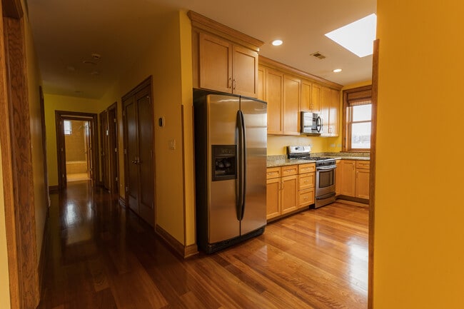 Building Photo - 301 S Leavitt St