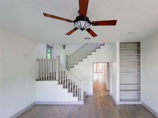 Building Photo - 917 Herkimer St