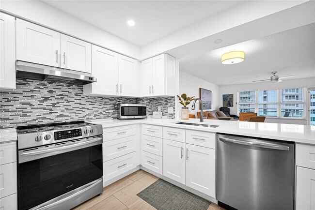 Building Photo - 3900 Galt Ocean Dr