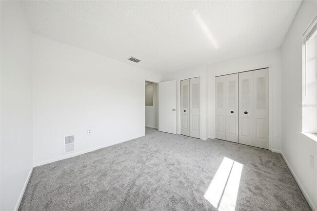 Building Photo - 2131 Ridge Rd S