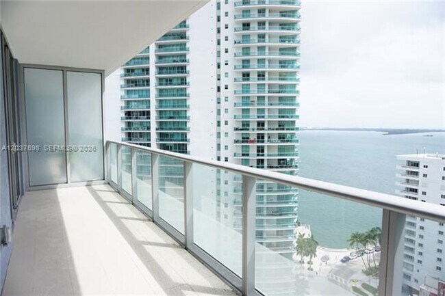 Building Photo - 1300 Brickell Bay Dr
