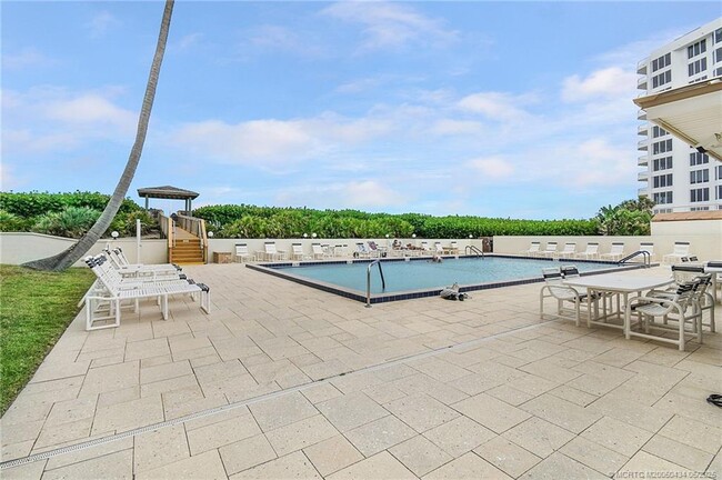 Building Photo - 10044 S Ocean Dr