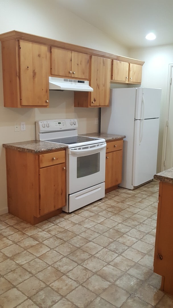Building Photo - 925 S Meadow Ct