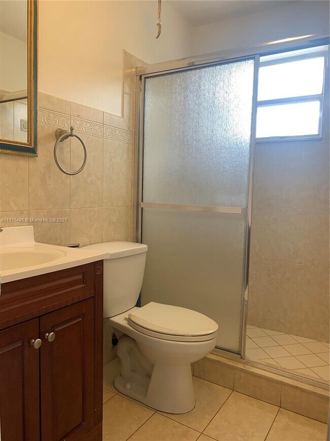 Building Photo - 1250 W 26th Pl