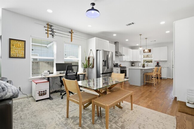 Building Photo - 2613 Lorraine St