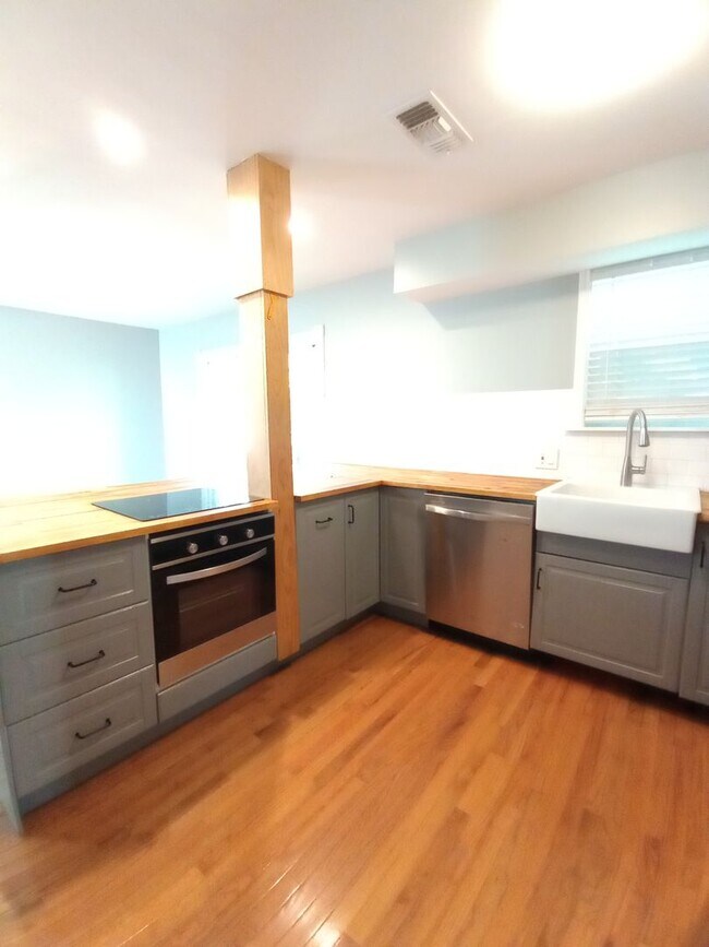 Building Photo - General Ogden