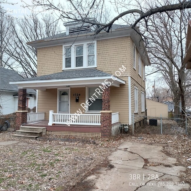 Primary Photo - *NEAR WASHBURN UNIVERSITY* 3 BED/1.5 BATH