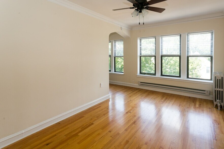 Building Photo - 4644 N Paulina St