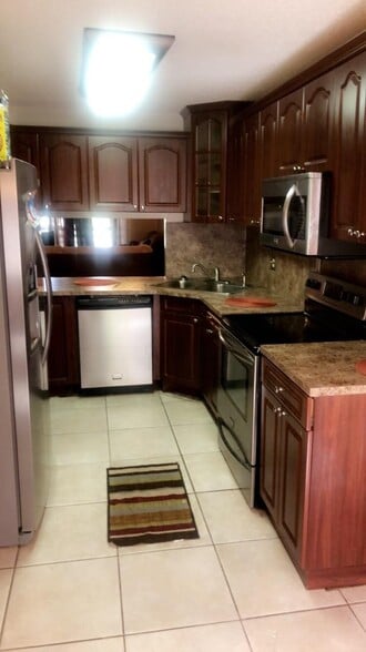 Primary Photo - 615 NW 210th St
