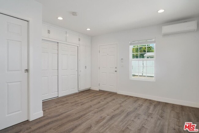 Building Photo - 1735 S Carmelina Ave