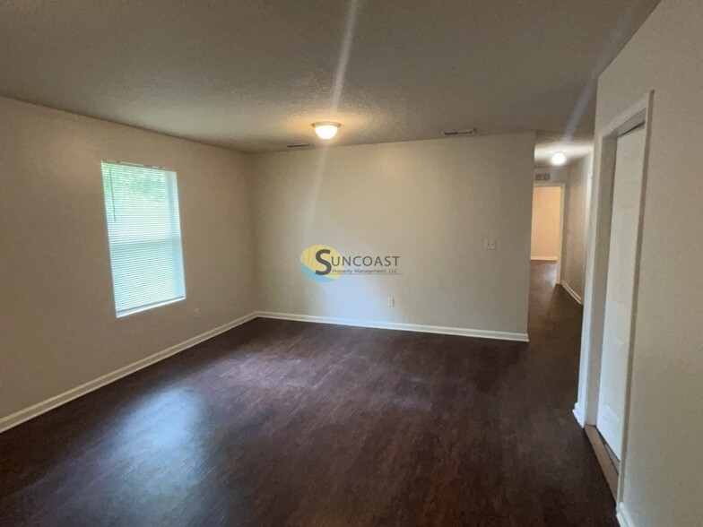 Building Photo - 481 Nitram St