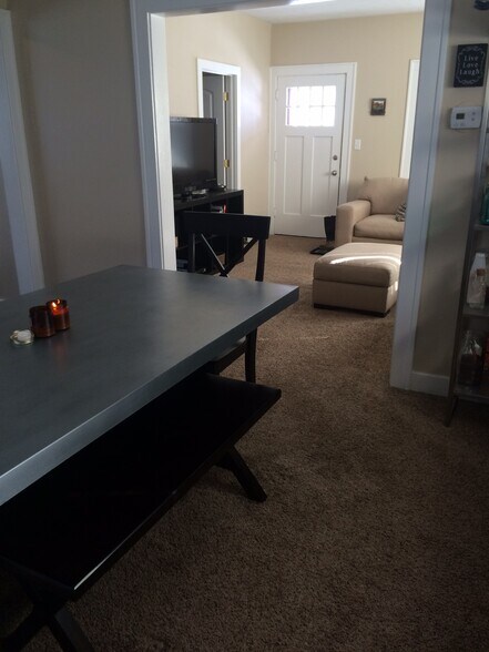 Building Photo - 821 Diamond Ave NE