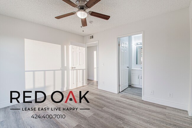 Building Photo - 10133 Pinewood Ave