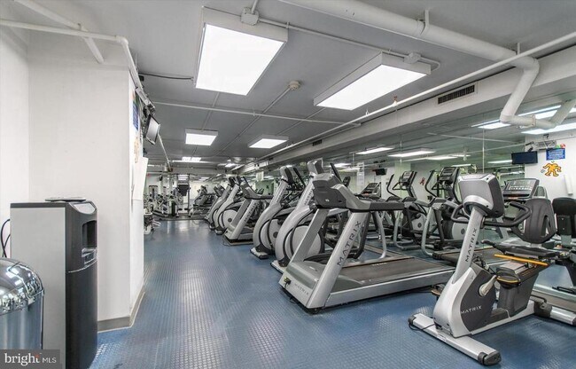 Building Photo - 2101 Chestnut St