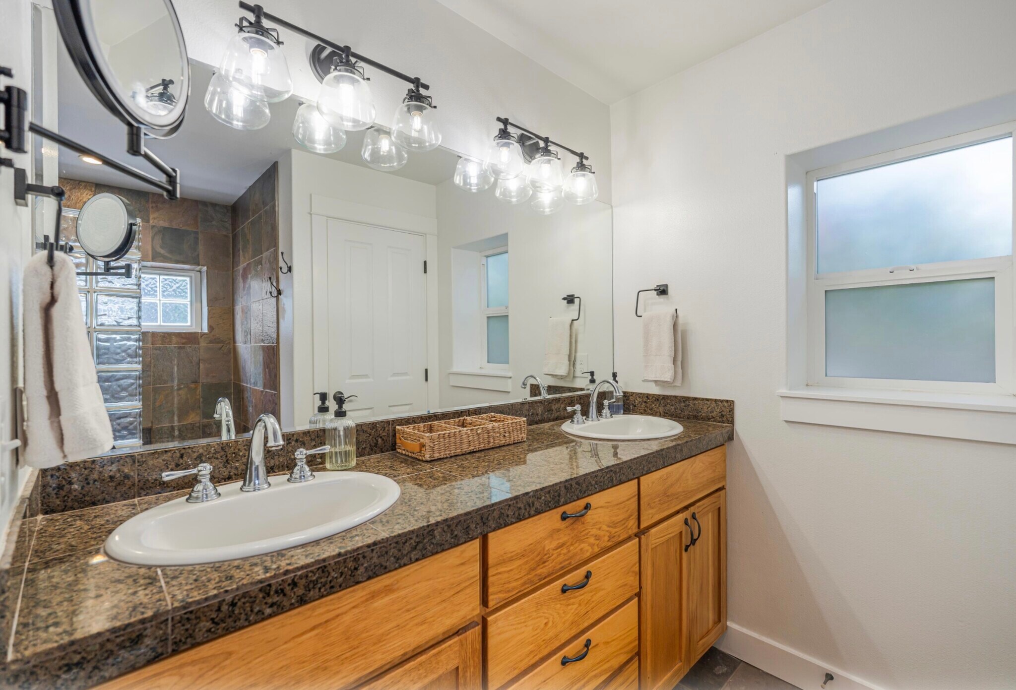 Primary Bathroom - 20881 Top Knot Ln