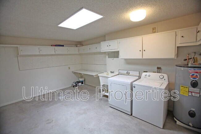 Building Photo - 9859 W Emberwood Dr
