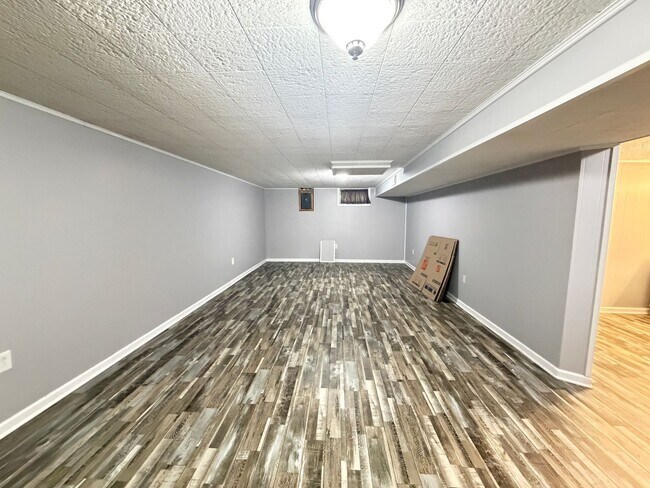 Building Photo - 2208 Stephan Ln