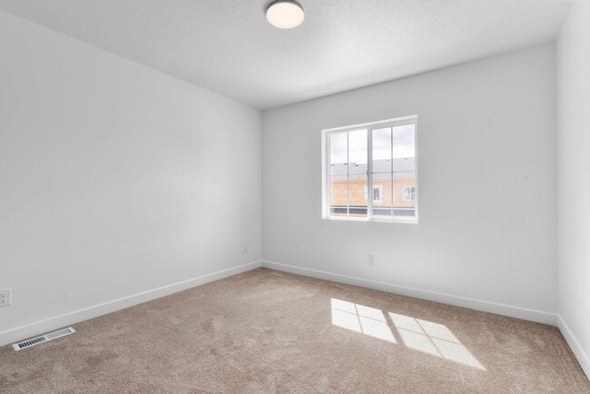 Building Photo - Dry Creek Highlands Towns - 6608