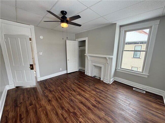 Building Photo - 306 E Wallace Ave