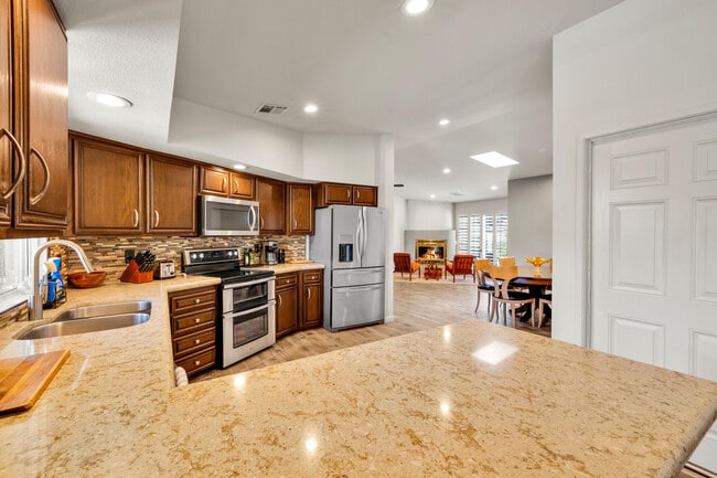 Building Photo - 54965 Avenida Vallejo