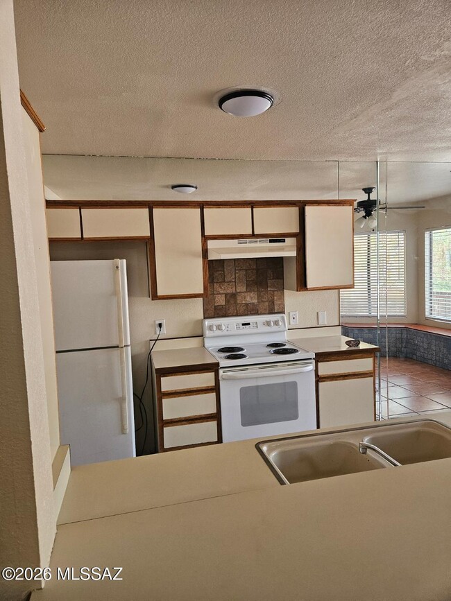 Building Photo - 5664 S Wood Crest Dr