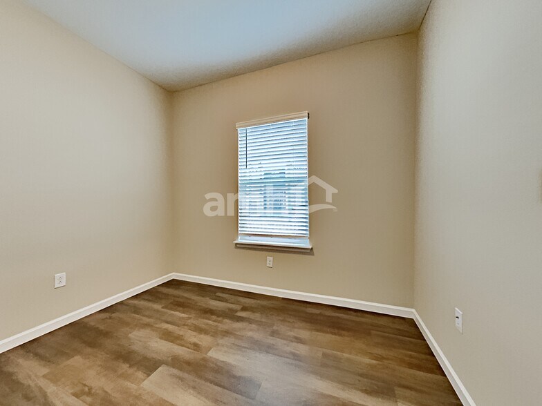 Building Photo - 285 Stone Arbor Ln