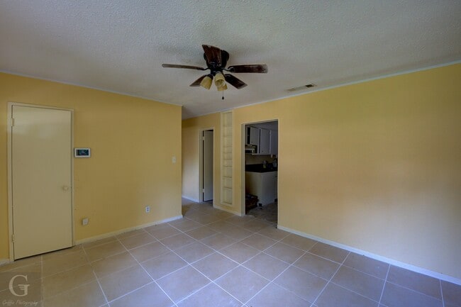 Building Photo - 3051 Amherst St