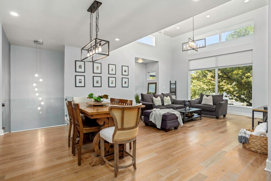 Building Photo - 326 Clay