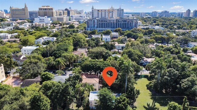 Building Photo - 327 Menores Ave