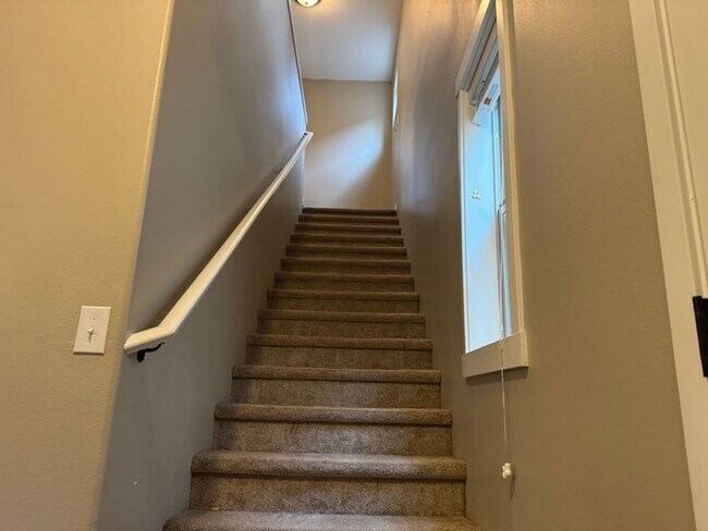 Building Photo - 2706 NE 130th Ct