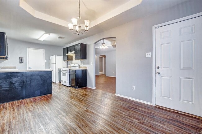 Building Photo - Welcome to this charming one-story home, ready for immediate occupancy!