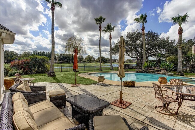 Primary Photo - 13703 Lakeshore Way Cove