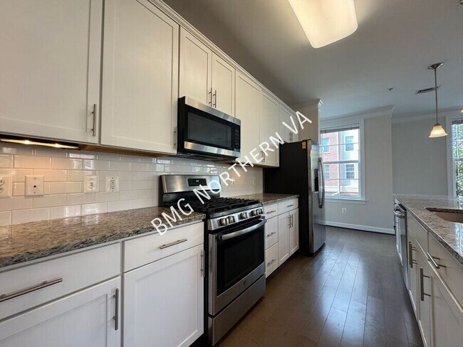 Building Photo - 13740 Endeavour Dr