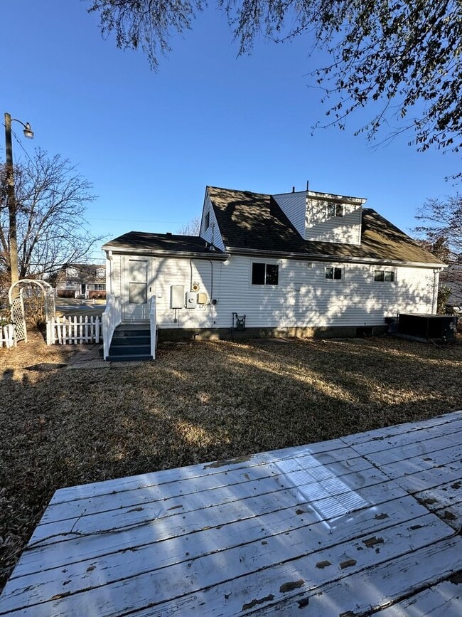 Building Photo - Well-Maintained 4-Bedroom in Haygood Area of Virginia Beach