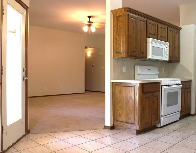 Building Photo - 2720 SE 95th St