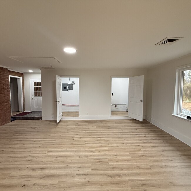 Building Photo - 1709 Neelley Rd