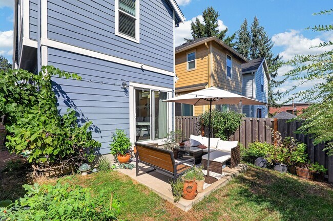Building Photo - 1698 NE 80th Ave