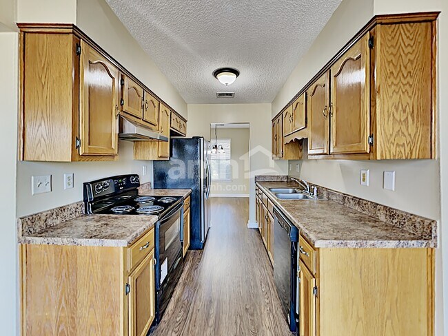 Building Photo - 5534 Ross Rd