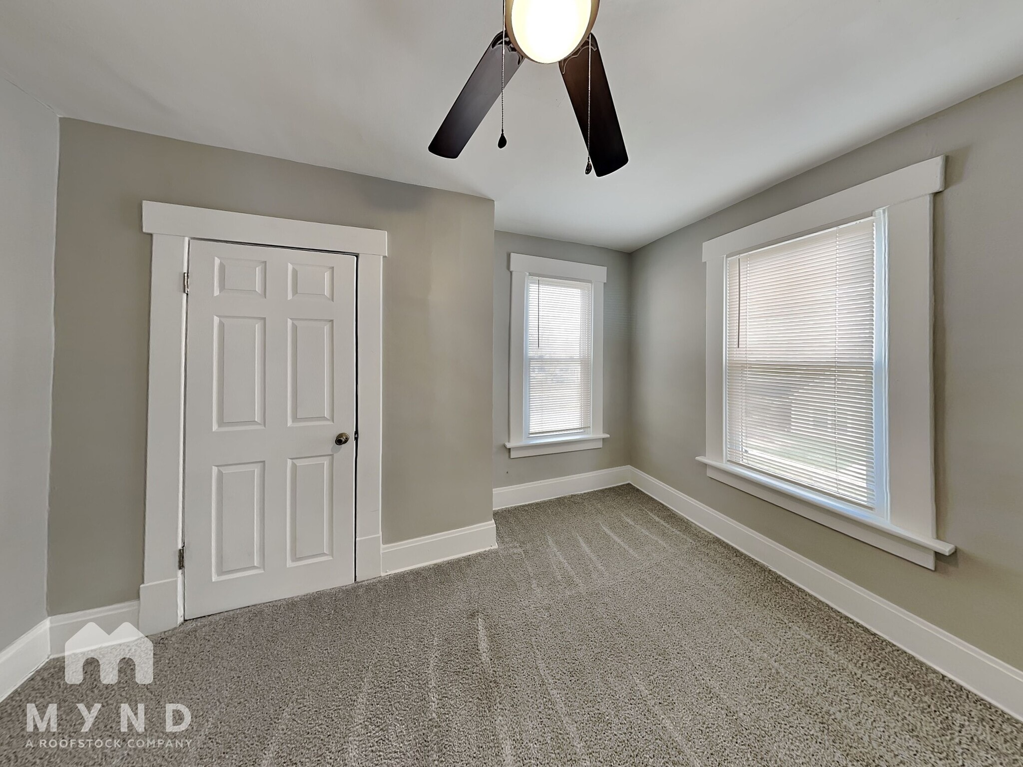 Building Photo - 153 N Oakley Ave