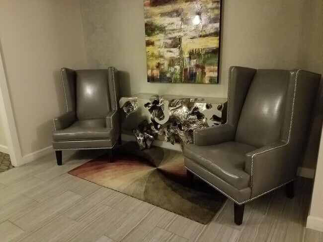 Building Photo - 533 NE 3rd Ave