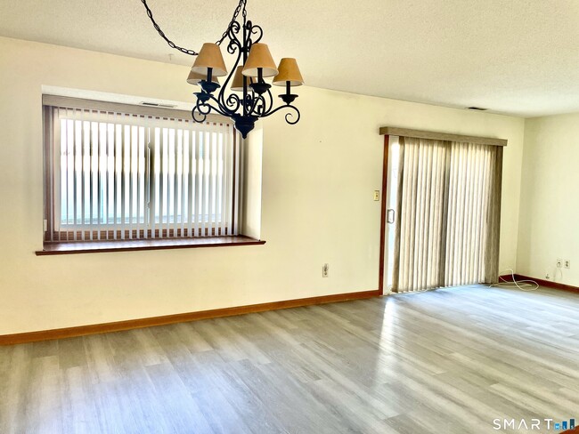 Building Photo - 705 Lake Ave