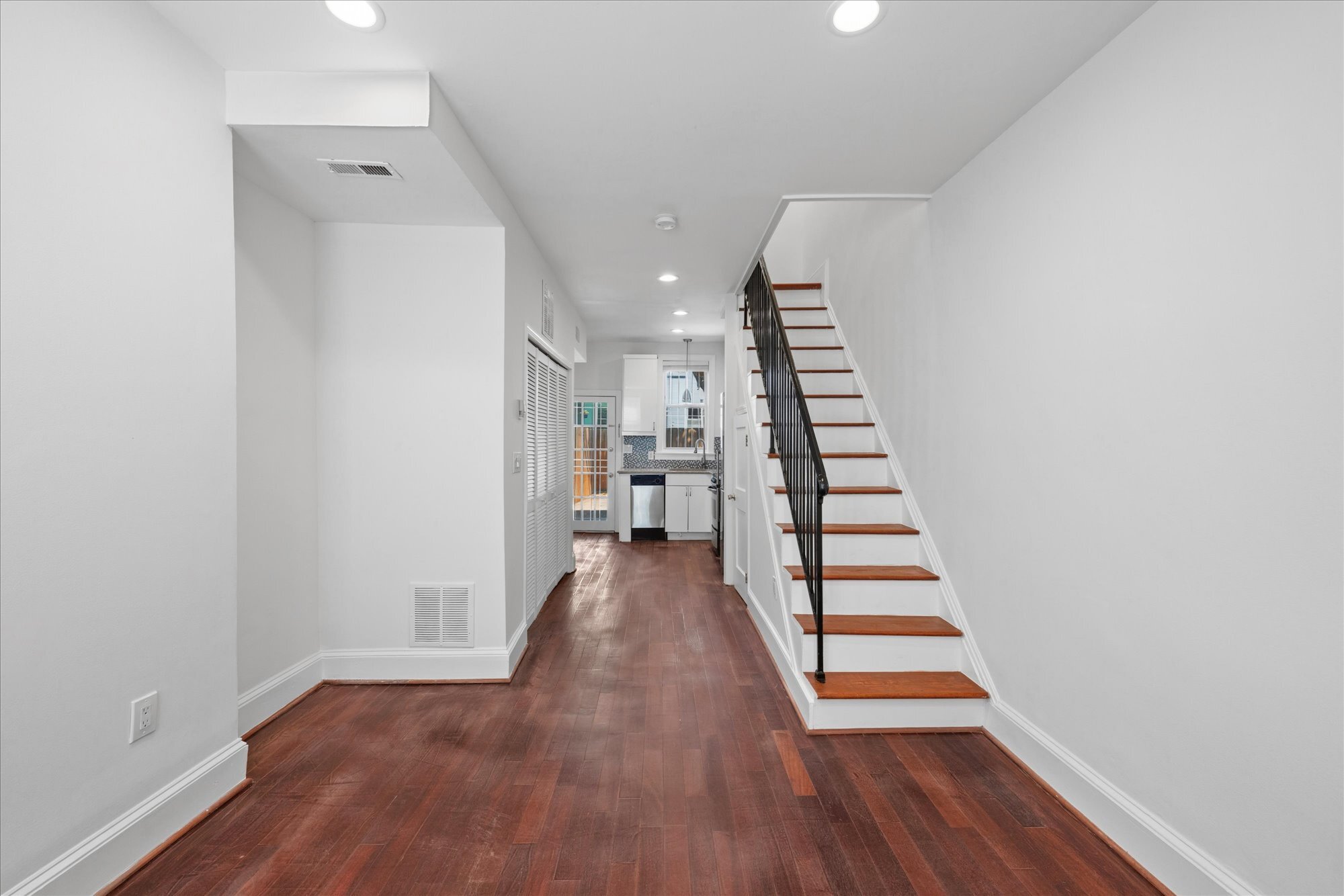 Open Concept - 1208 1/2 Wylie St NE