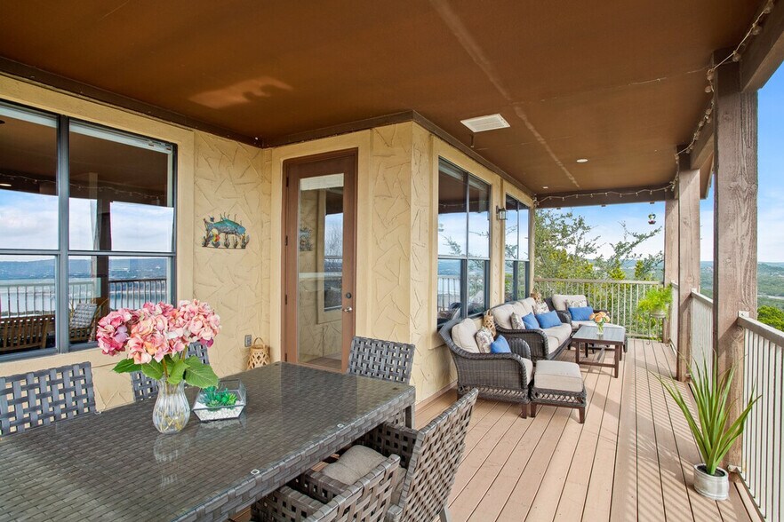 Building Photo - 18016 Edgewood Way