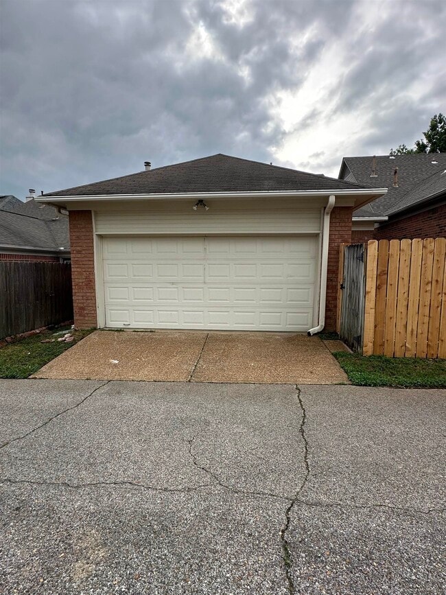 Building Photo - 596 W Ashley Glen Cir