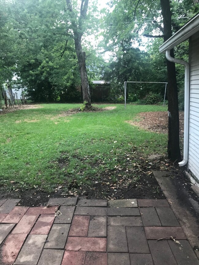 Building Photo - Very clean 3 bedroom/1 bath house in El Do...