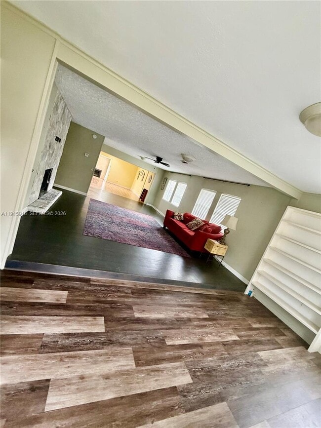 Building Photo - 3900 W 17th St