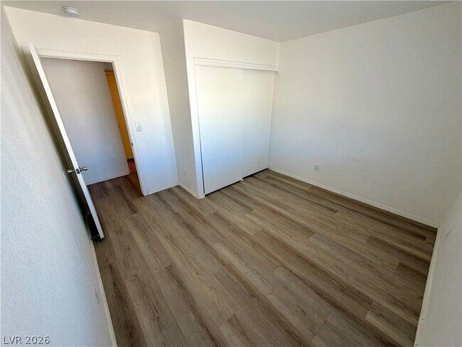 Building Photo - 846 Zinnia Cir