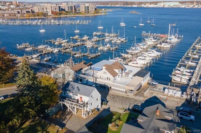 Building Photo - 249 Pequot Ave