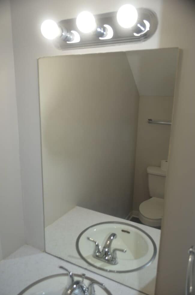 Building Photo - Beautifully Updated 2BR/1.5BA Condo Near Stratford Rd